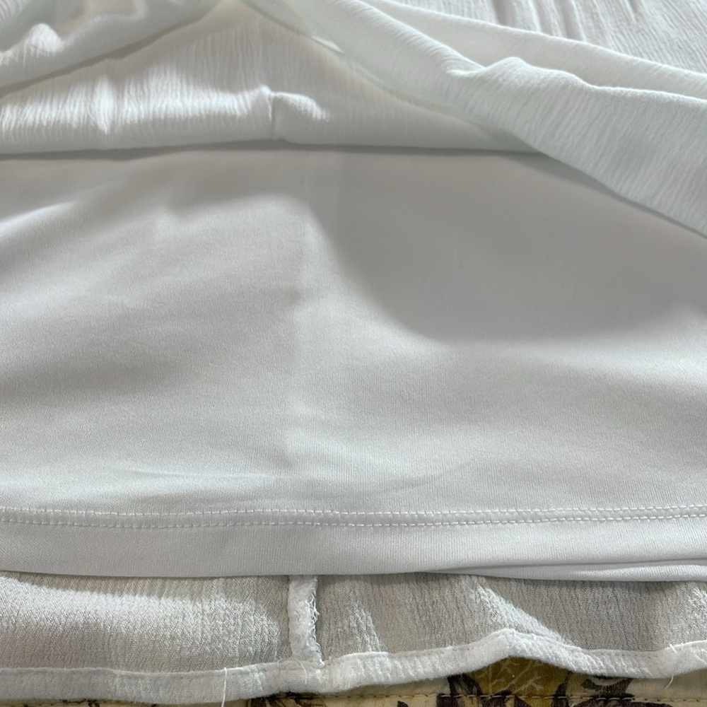 FOREVER 21 white midi skirt. Size XS. Crinkled material. Lined. Good condition. - Picture 8 of 9